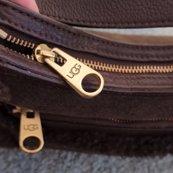 💋UGG Brown Shearling Shoulder Bag - Picture 3 of 9